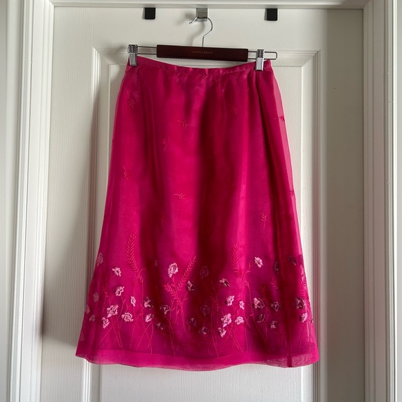 100% Silk Dana Buchman Fushia Skirt with embroidered flowers - Picture 1 of 7